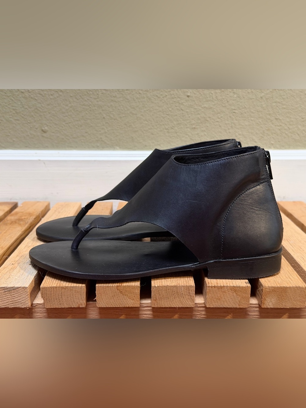 FREE PEOPLE BLACK UMA THONG SANDAL ANKLE ZIP 6.5 - Picture 2 of 7